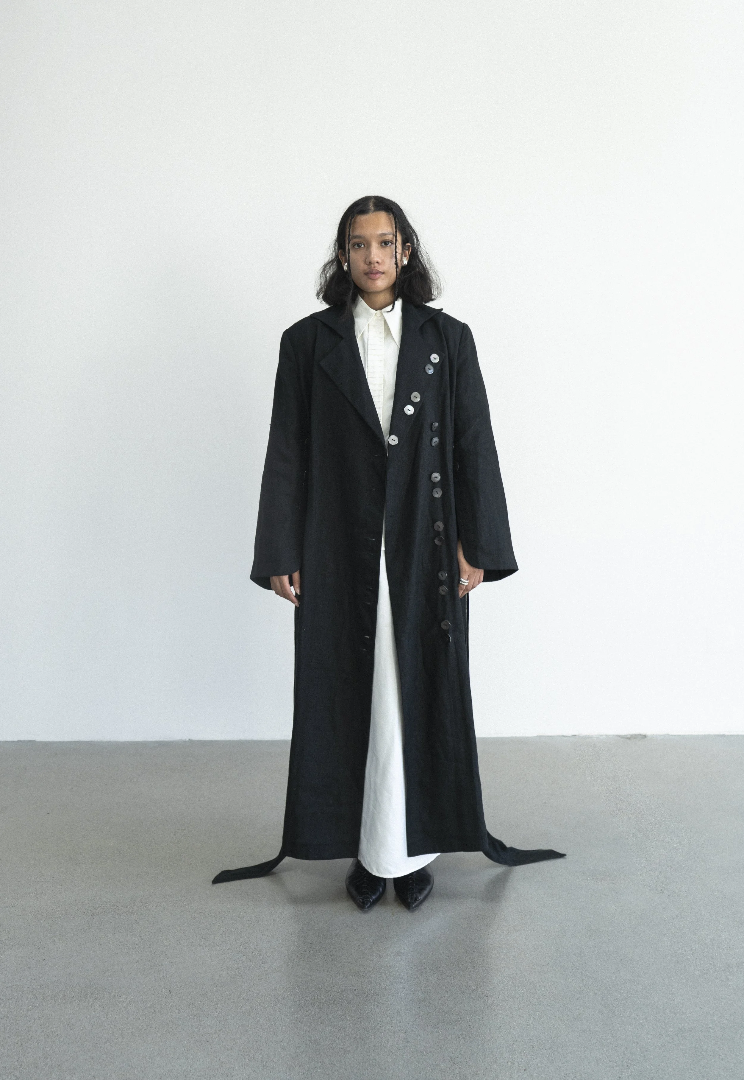 KHMELNYTSKE SHOSSE LONG BLACK LINEN TRENCH COAT — K M by L A N G E